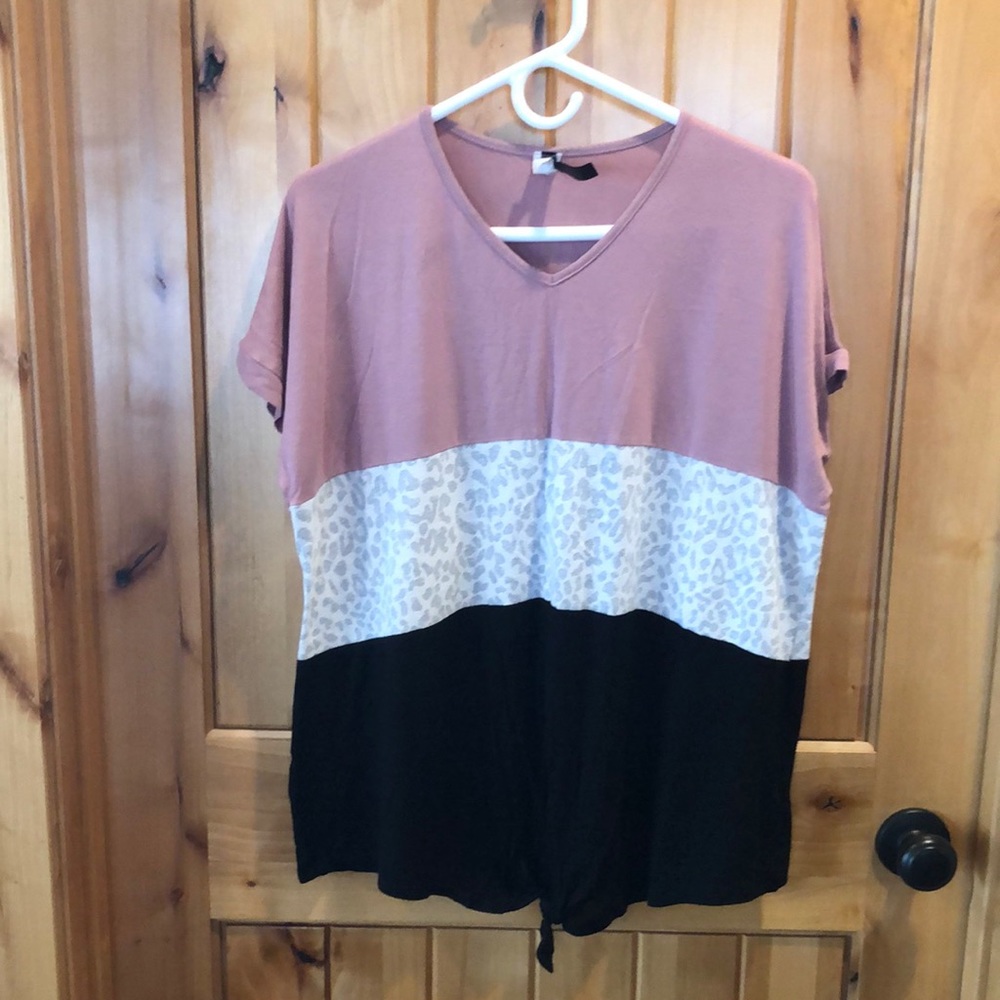 Women’s Sz L Mauve/Black/White Leopard Print Tie Front Top